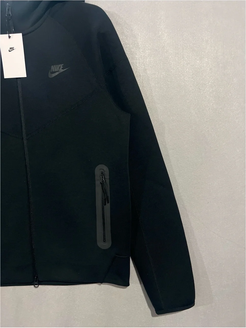 Nike Sportswear Tech Fleece Men’s Medium Black Full-Zip Hoodie FB7921-010
